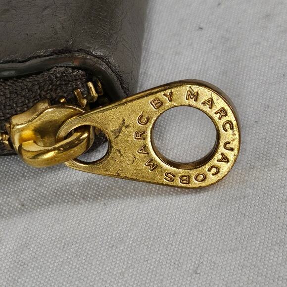 MARC BY MARC JACOBS BROWN 100% COW LEATHER ZIPPER BI-FOLD WALLET 4" x 8" x 1" - Picture 4 of 16